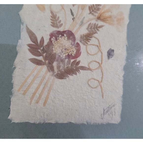Vtg Art Framed Pressed Dried Flowers Handmade Signed 98 Cottage Core - Picture 3 of 9